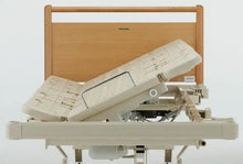 Load image into Gallery viewer, FBN系列自動側身電動護理床 FBN-640 w/Rolls (另行報價)
